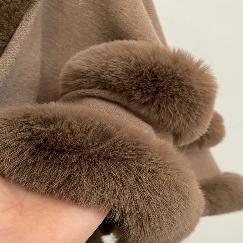 Damen Cape-Mantel mit Kunstfellbesatz, Kapuze, lockerer Poncho-Umhang, eleganter, warmer Strick-Schal, Winter-Oberbekleidung für Abendpartys – Detail 8
