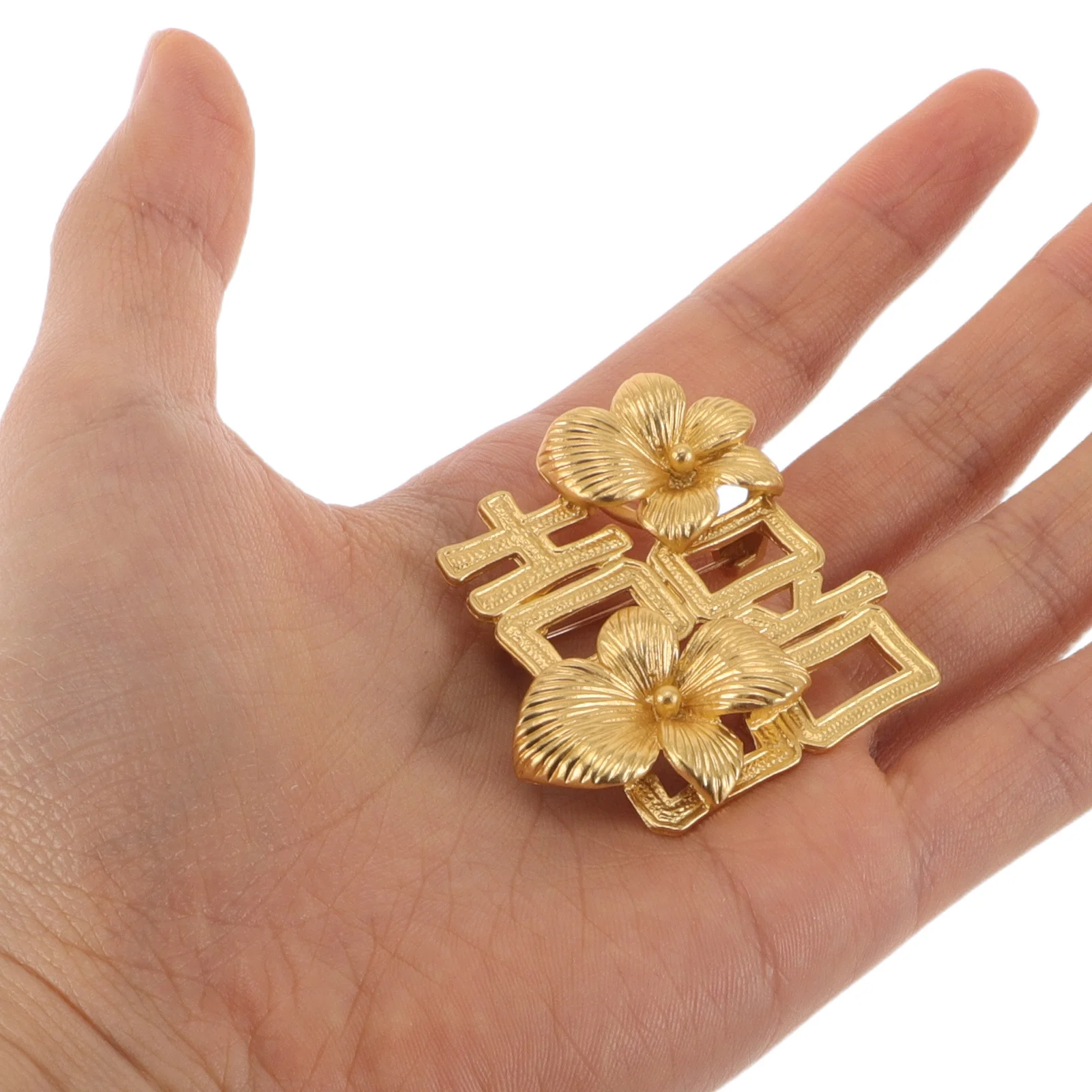 

2Pcs Wedding Brooch Pins Gold Flower Lapel Pin with Happiness Character Vintage Bridal Boutonniere for Dress Scarf Suit