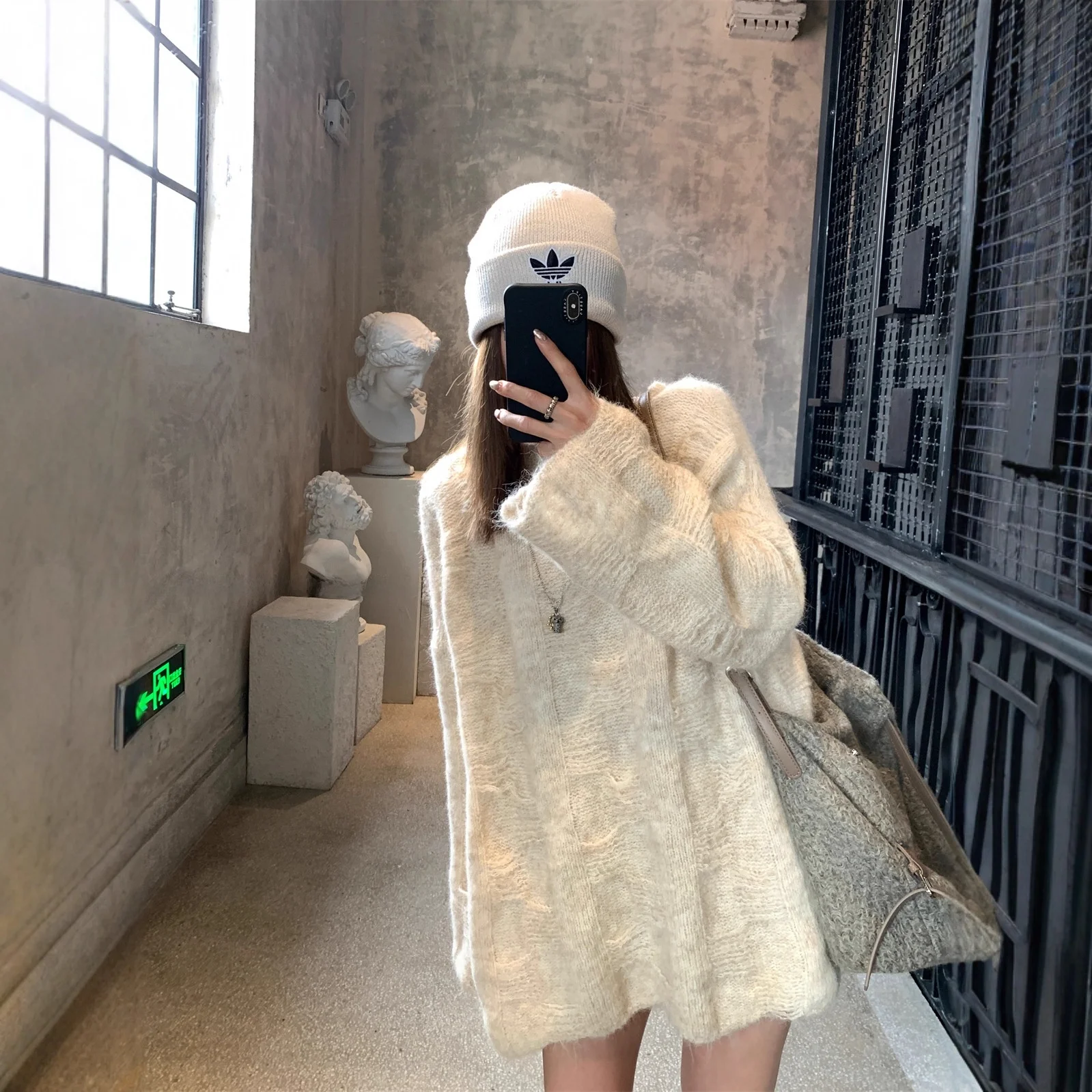 

Autumn Winter Loose Knitted round Ne Sweater Foggy Sensation Casual Comfortable Soft Texture Lazy Sle Knitwear Top