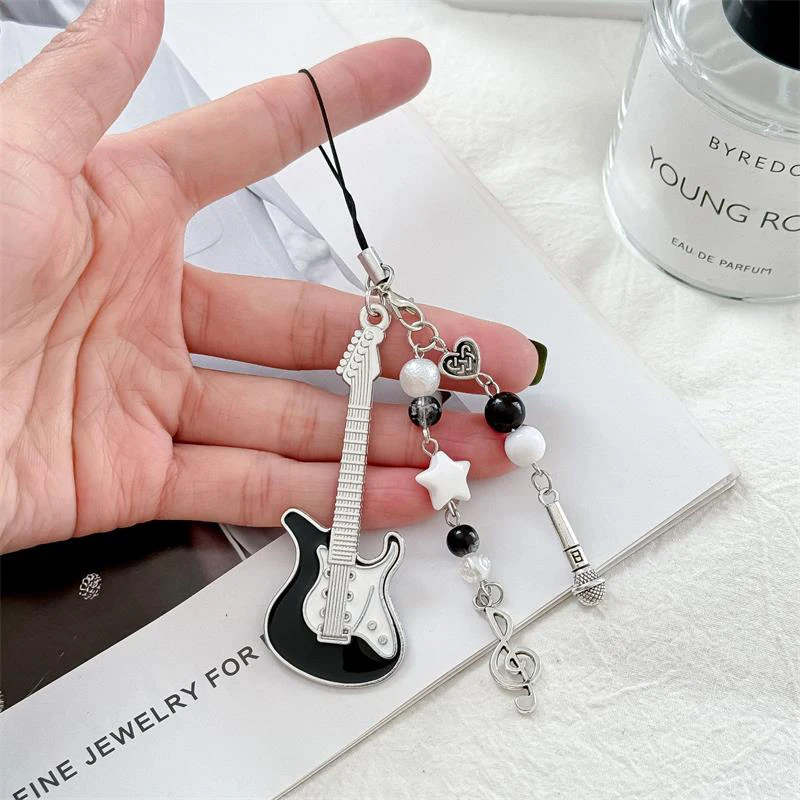 Trendige Gitarren-Mikrofon-Perlen Handykette Taschenanhänger Kreativer Süßer Schlüsselanhänger Rucksack-Anhänger Schmuck Geschenk für Mädchen – Detail 4