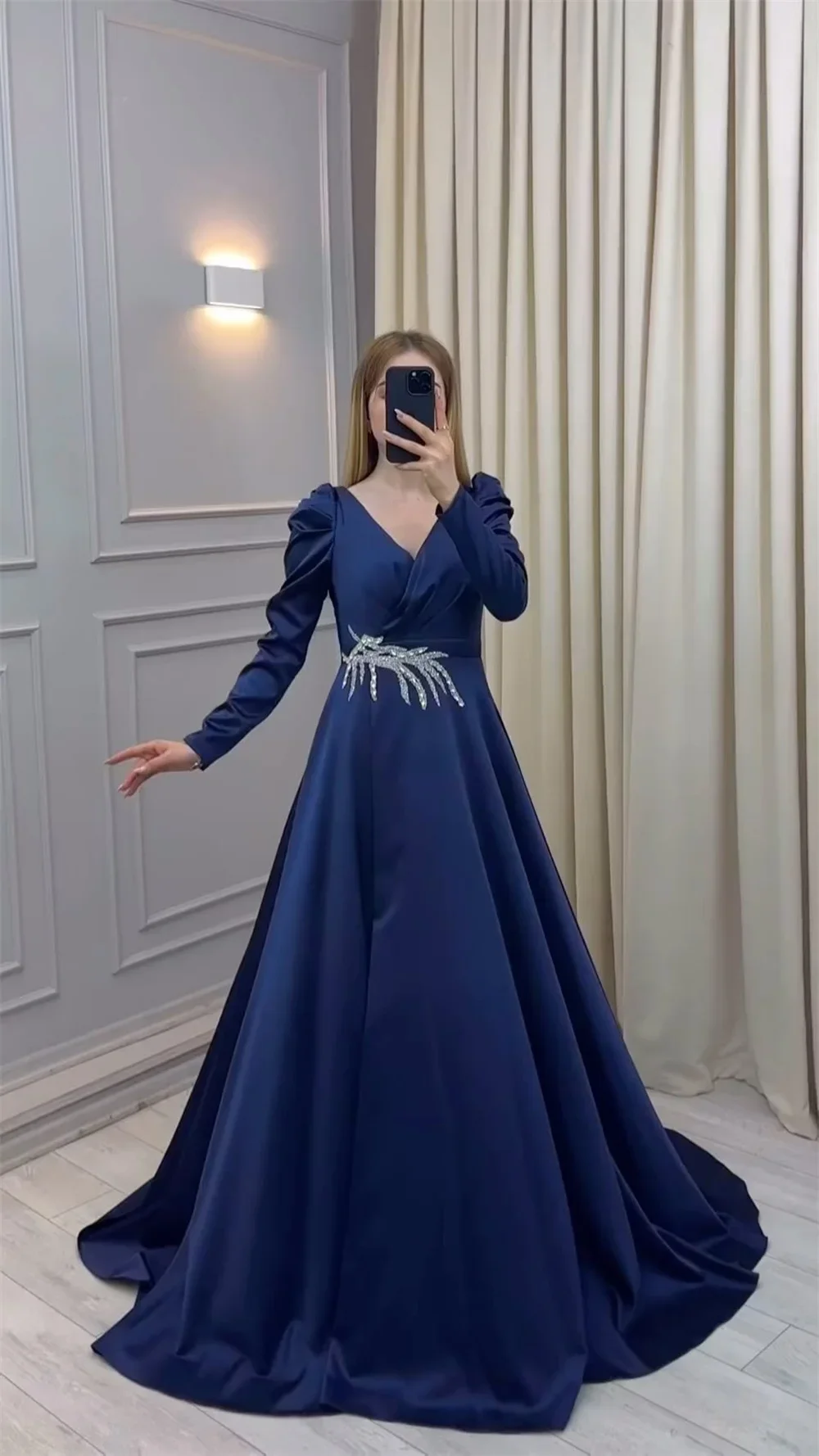 Vestido formal de graduación de Arabia Saudita con cuello en V, faldas hasta el suelo, drapeado, bordado, cuentas, vestidos para ocasiones a medida, vestido de noche