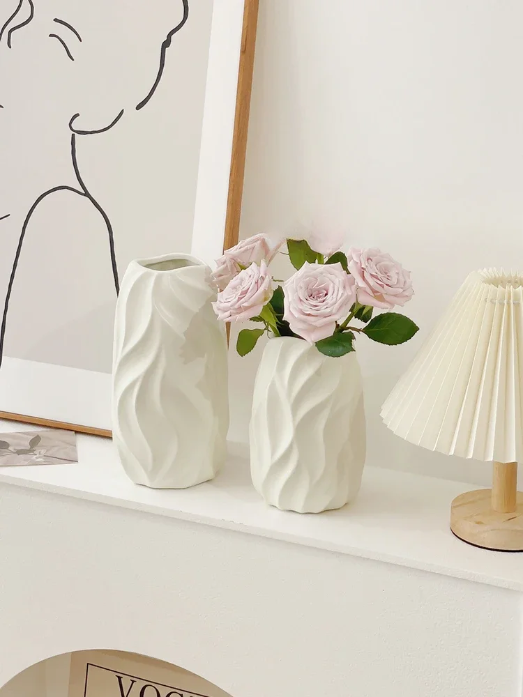 

Simple creative ceramic vase, high-end niche light luxury, living room, dining table, simulated dried bouquet, home decoration o