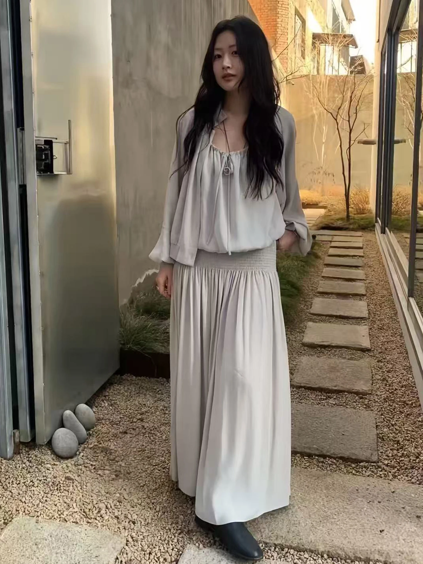 

Комплект Monoha: шелковый кардиган с воротником-стойкой и эластичный топ с завязками на талии и юбка. Нежный повседневный стиль. Весна-лето.