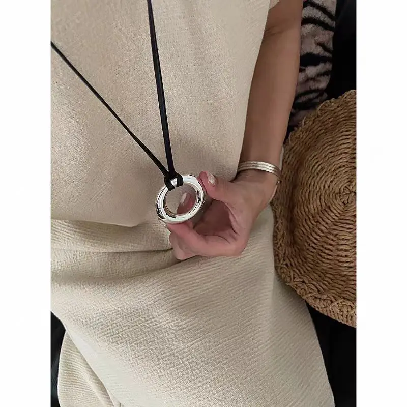

Jenny&dave O-shaped Necklace Circular Pendant Leather Rope Sweater Chain Adjustable Length Necklace Pendant