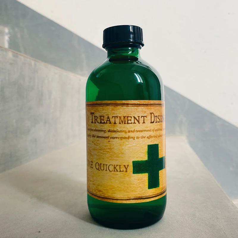 Ethan Winters Cosplay Props Green Glass Medicinal Bottles Game Biohazard Resident 8 Village Role Play Accessories