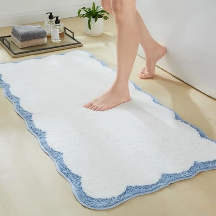 

Luxury Microfiber Scalloped Runner Rug White Bath Rug with Scalloped Piping Cute Aesthetic Bath Mat for Bathroom Tub Floor Carp