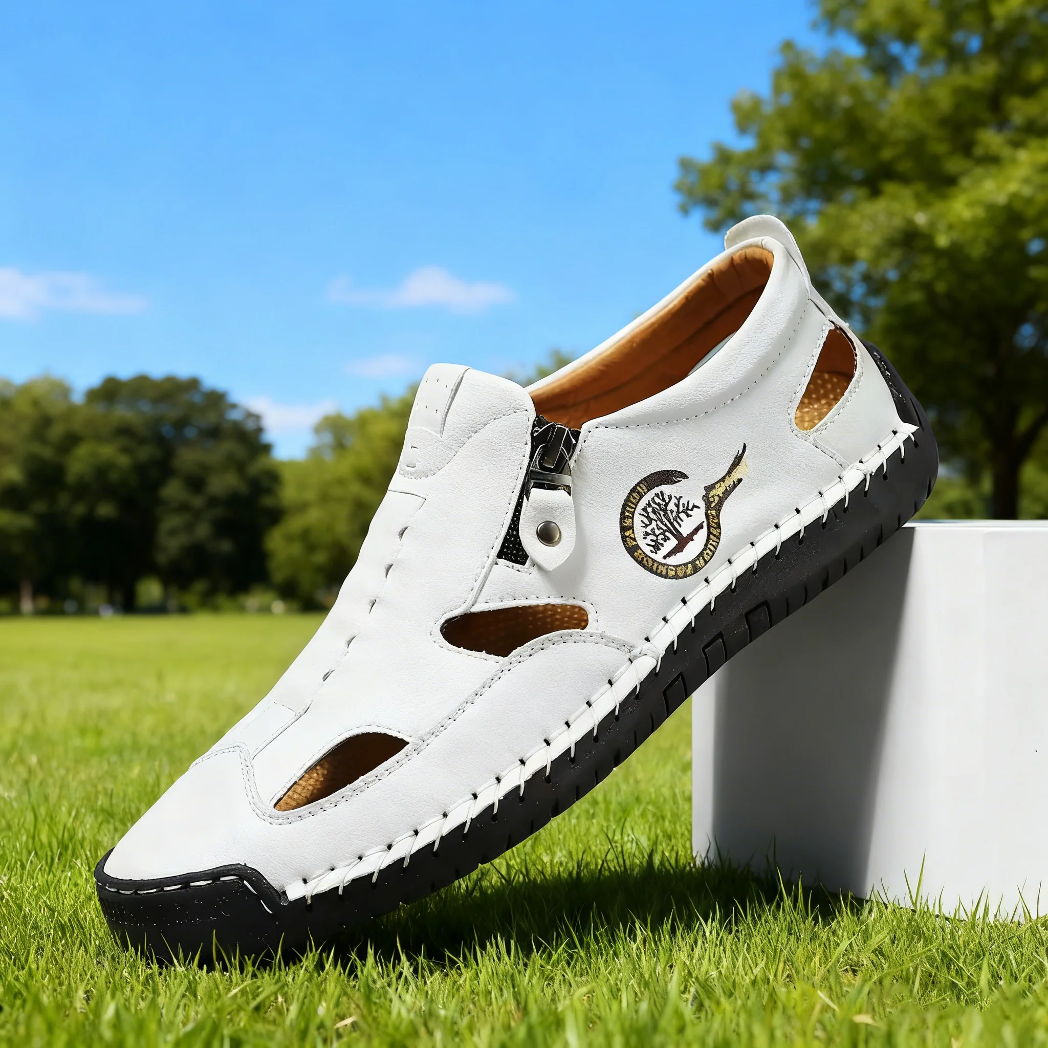 2026 Neue Sommer Handgefertigte Herren-Sandalen Leichte Outdoor-Freizeitschuhe Bequeme Rutschfeste Strand-Reißverschluss-Schuhe Lässige Flache Schuhe