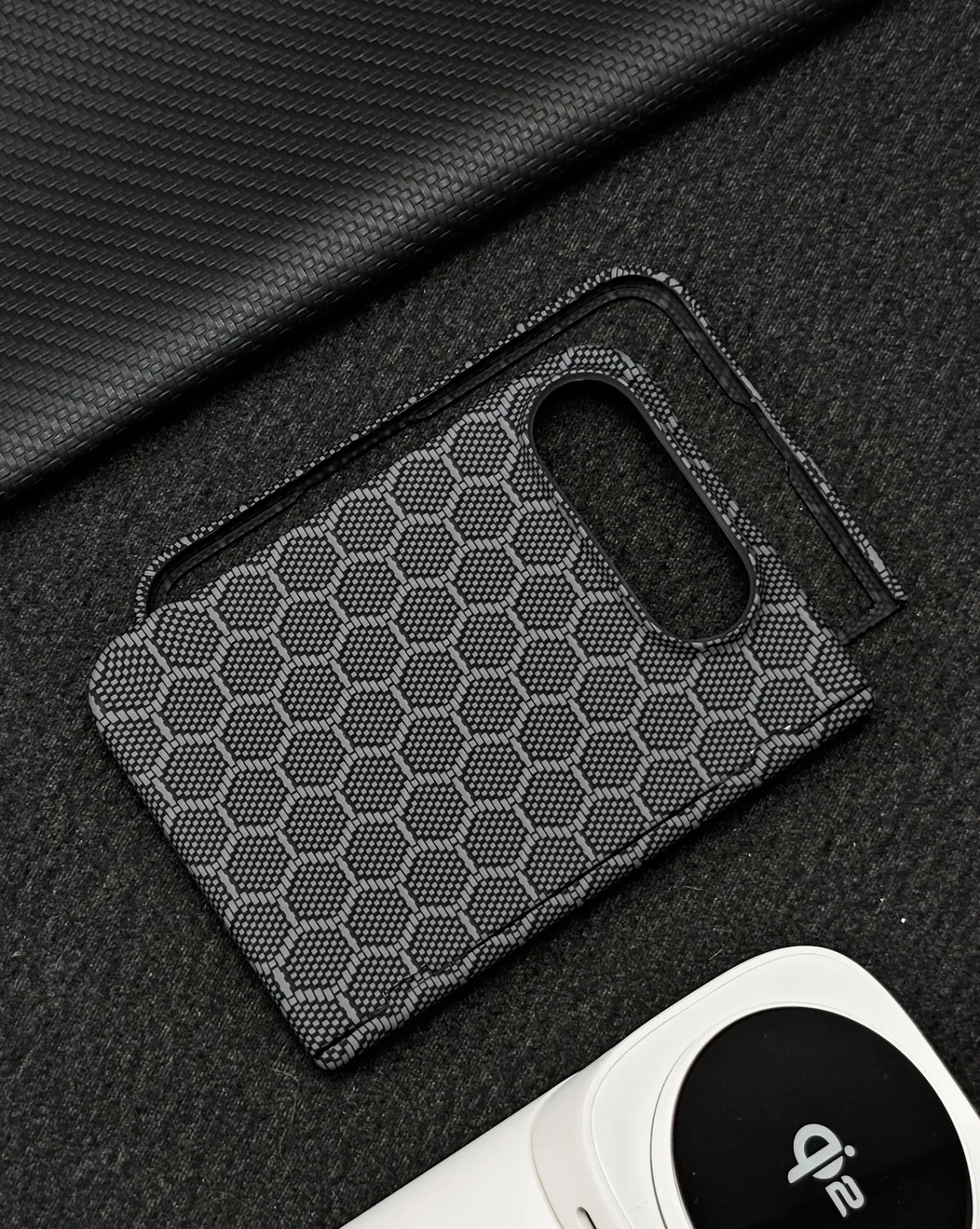 Business Kevlar-Faser 600D Slim-Design Magnetische Handyhülle für iPhone Duo Stoßfeste Hartschale mit Kabelloser Ladefunktion für iPhone Ultra – Detail 9