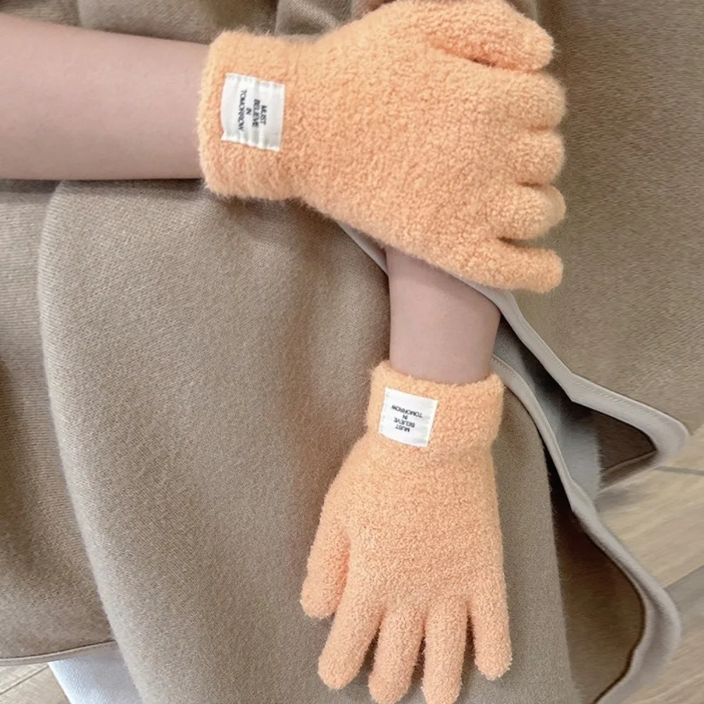 قفازات محبوكة سميكة عصرية للحماية من البرد، قفازات شتوية بلون سادة، قفازات مقاومة للبرودة للنساء