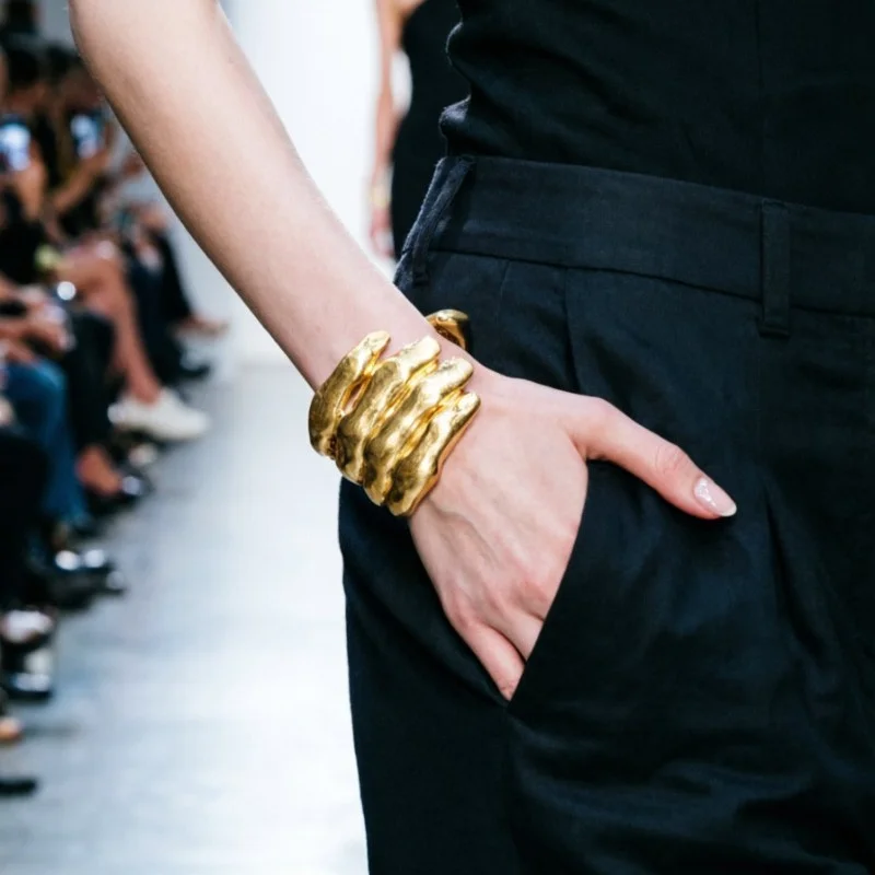 1PC Fashion Catwalk Style Metal Alloy Gold-Plated Hand Shape Bracelet For Women Jewelry Exaggerated Party Show Accessory