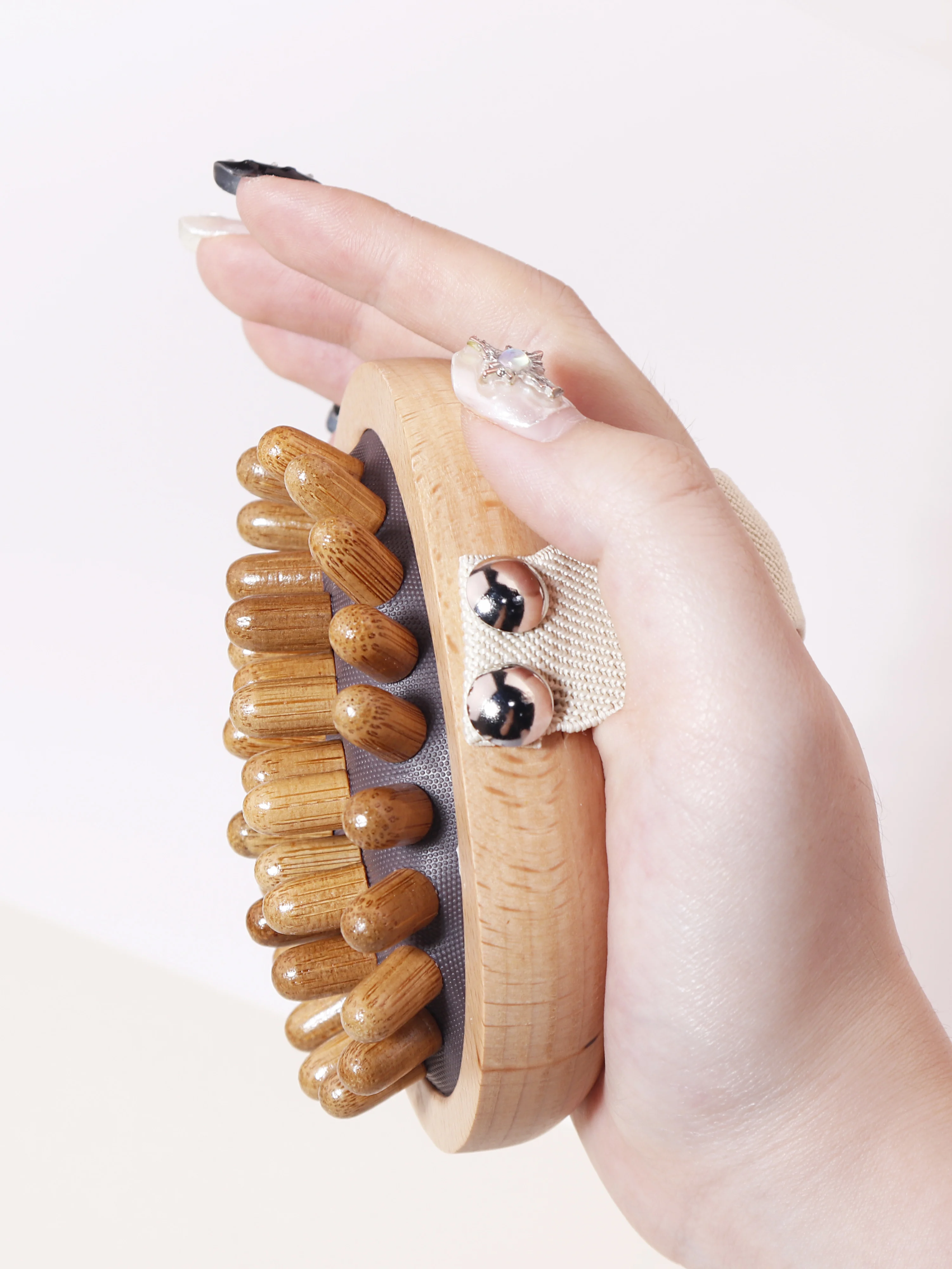 1 piece universal meridian brush, air cushion massage meridian comb, wood massage comb, full body tapper, home massage image 4