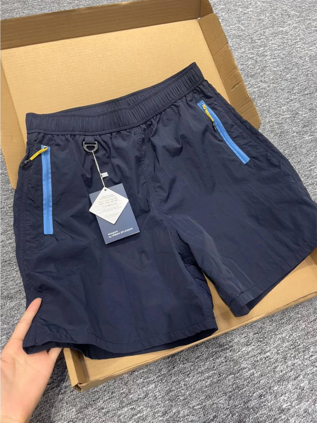 

Модные мужские шорты из ледяного шелка на молнии, летние, тонкие, быстросохнущие, для активного отдыха, повседневные, свободного прямого кроя, длиной до колена