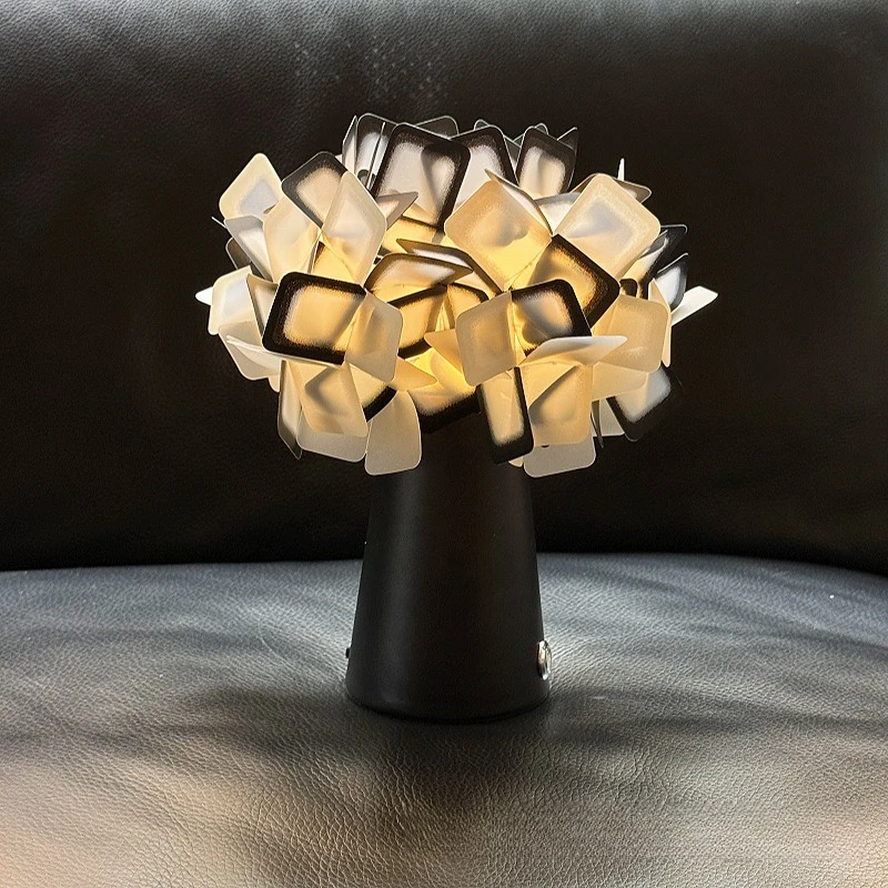 

Italian Designer Flower Table Lamp - Modern Floral Bedside Light for Bedroom & Living Room, Minimalist Creative Blossom Décor