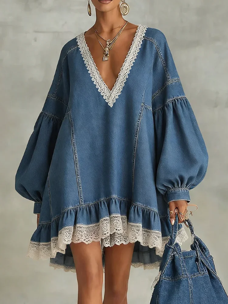 Damen-Jeans-Minikleid mit Spitzen-Patchwork, Boho-Stil, V-Ausschnitt, Puffärmeln, Rüschensaum, Locker Geschnitten, Lässig für Urlaub und Partys
