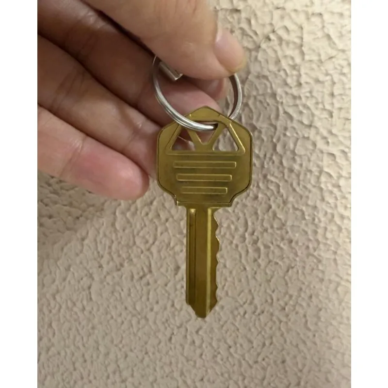 Magic Key Ring Thrus Keychian Key Traverse Magic Tricks Close Up Magic Street Magia Mentalism Comedy Prop Bar Trick Funny Games
