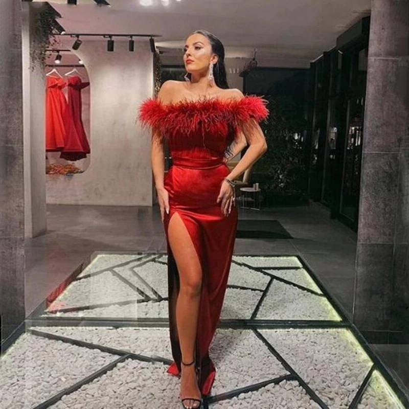 Robe de soirée en Satin rouge, asymétrique épaule dénudée, plumes modernes, Sexy, longue, fente haute, robes de bal formelles, 2022