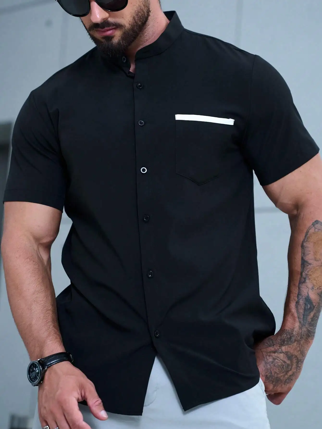 

Men's Black Short Sleeve Button-Up Shirt with Contrast Pocket Trim