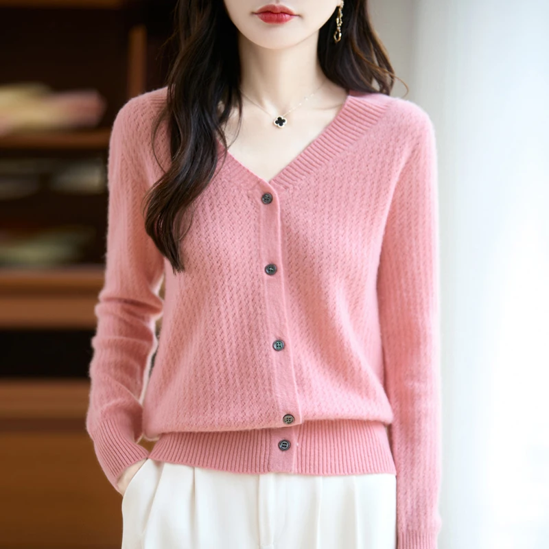 

2025 new autumn and winter V-neck thin wool cardigan fashionable and comfortable women's knitted top