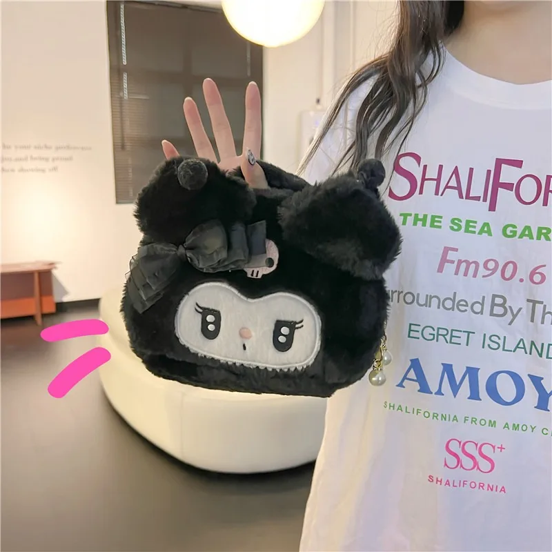 Borsa per cosmetici Sanrio Kuromi Melody Cartoon Peluche ricamato Borsa per riporre articoli da toeletta per trucco di grande capacità Borsa per il lavaggio delle donne