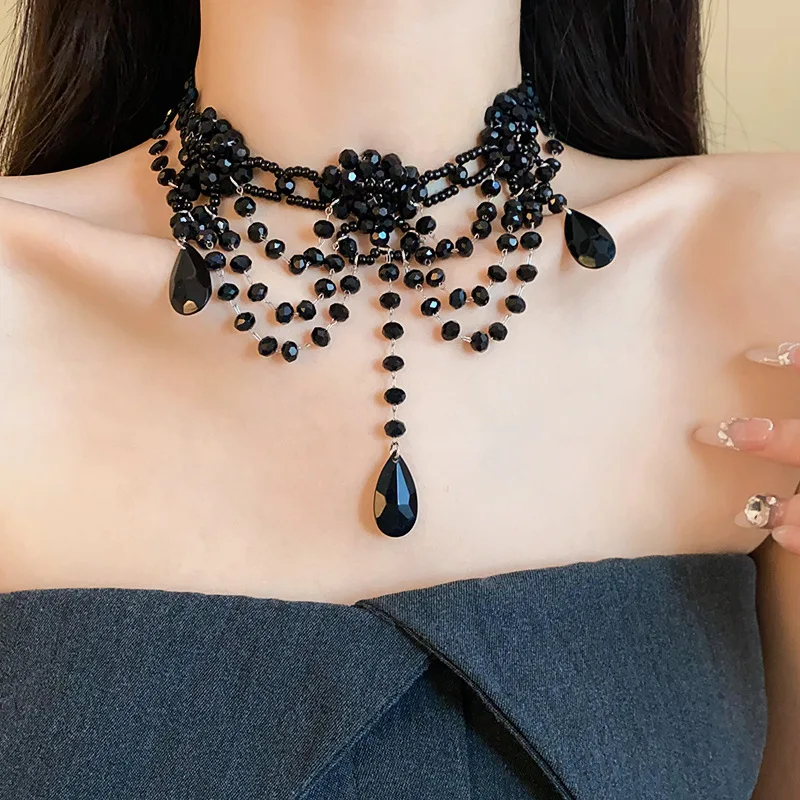 Schwarze Mehrschichtige Reisperlen-Blumen-Wassertropfen-Anhänger-Halsketten für Frauen Süße Coole Exquisite Persönliche Schlüsselbeinketten D