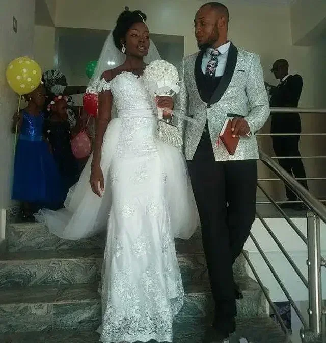 فساتين زفاف أفريقية بيضاء مثيرة مخصصة بدون أكتاف مع تنورة طويلة وأكمام طويلة مقاس كبير ملابس العروس Vestidos De N