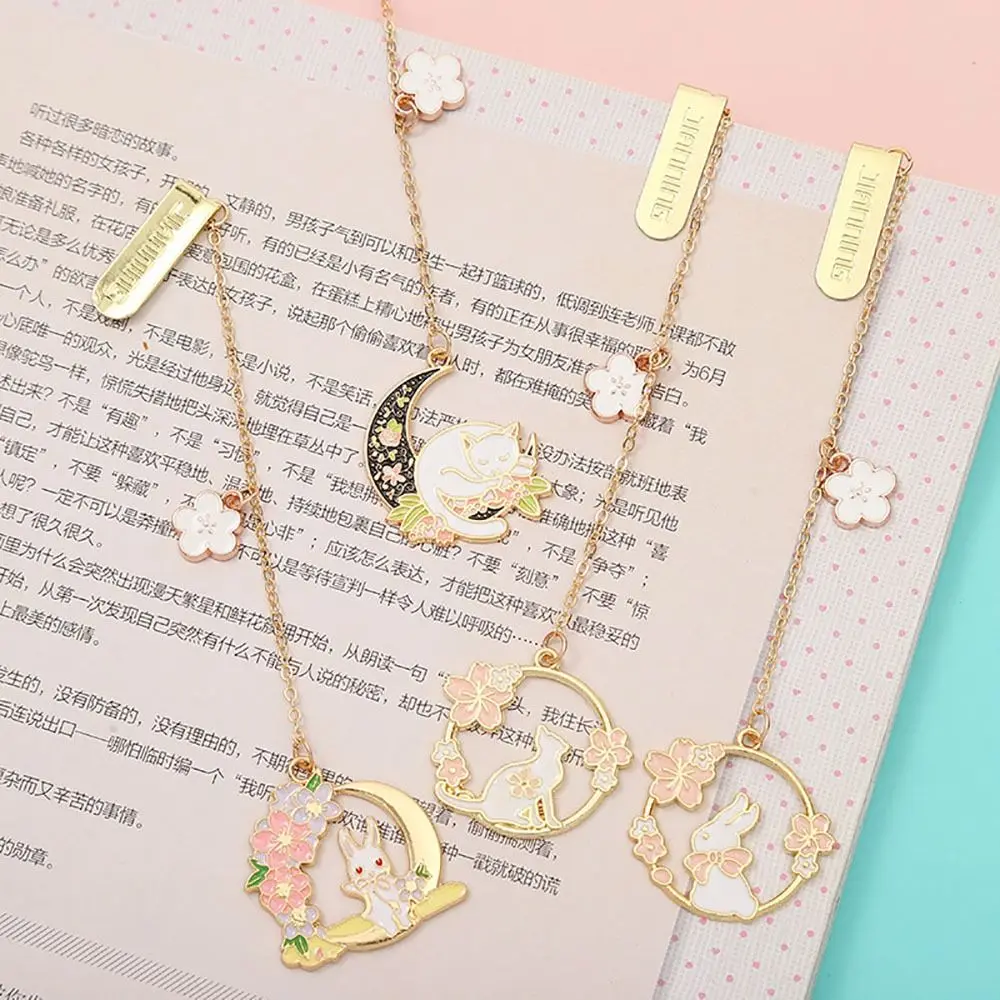 1Pcs Cute Rabbit Bookmark Metal Hollow Book Page Pagination Exquisite Book Clip Portable Book Page Marker