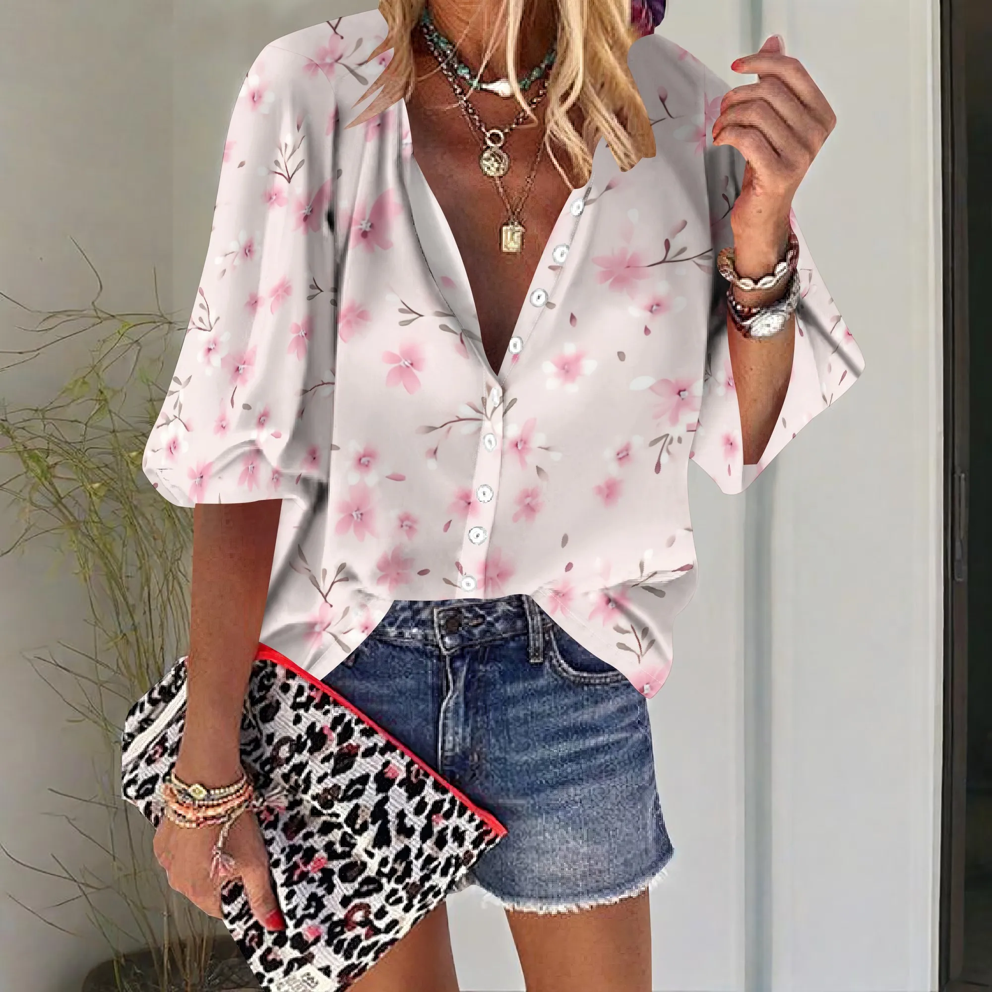 Рисунок 2 - Женские рубашки на пуговицах с