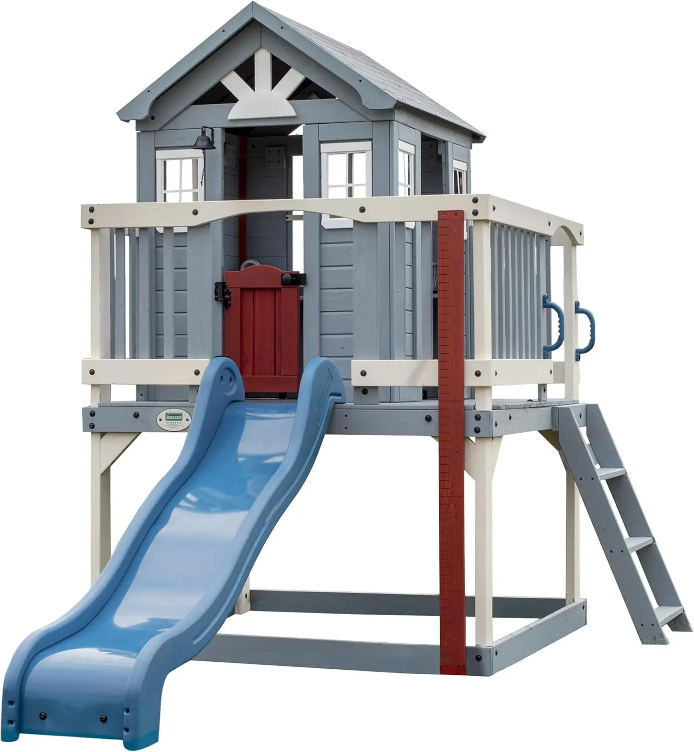 

Детский игровой домик Backyard Discovery Beacon Heights Elevated Cedar из кедра с волновой горкой, игровой кухней, круговой верандой и плоской площадкой для игр.