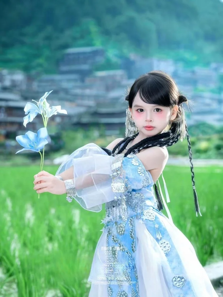 Costumes de spectacle pour filles de style ethnique, haut à licou bleu et robe longue fluide, nouvelle collection