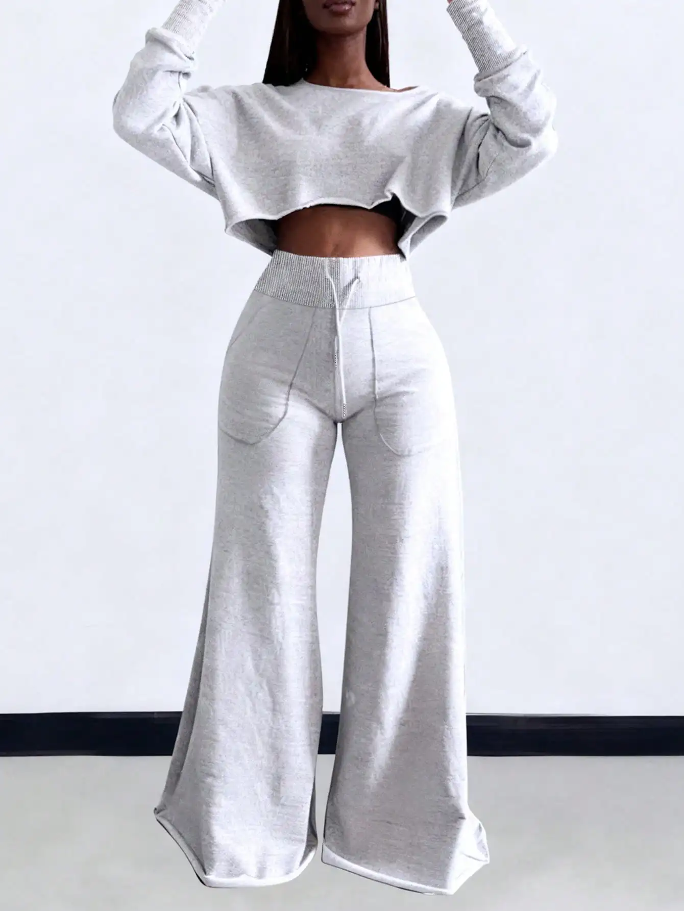 

Women's Gray Cropped Long Sleeve Sweatshirt & Wide Leg Sweatpants 2-Piece Set