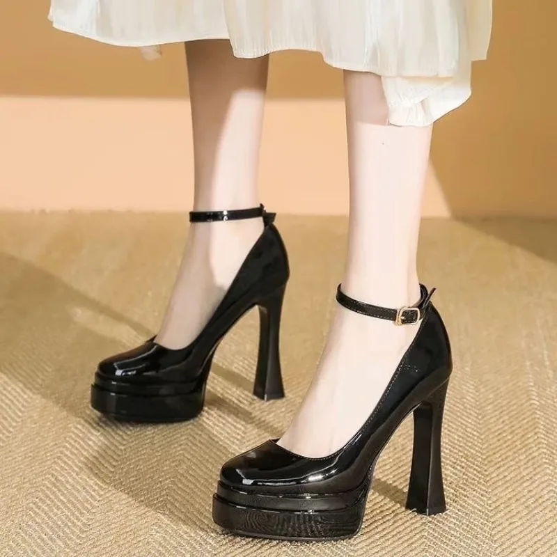 مشبك حزام حفلة ماري جينس كعب مربع أحذية عالية الكعب موضة أحذية نسائية للبيع 2025 جديد جولة تو مضخات الضحلة ماريا جين #1