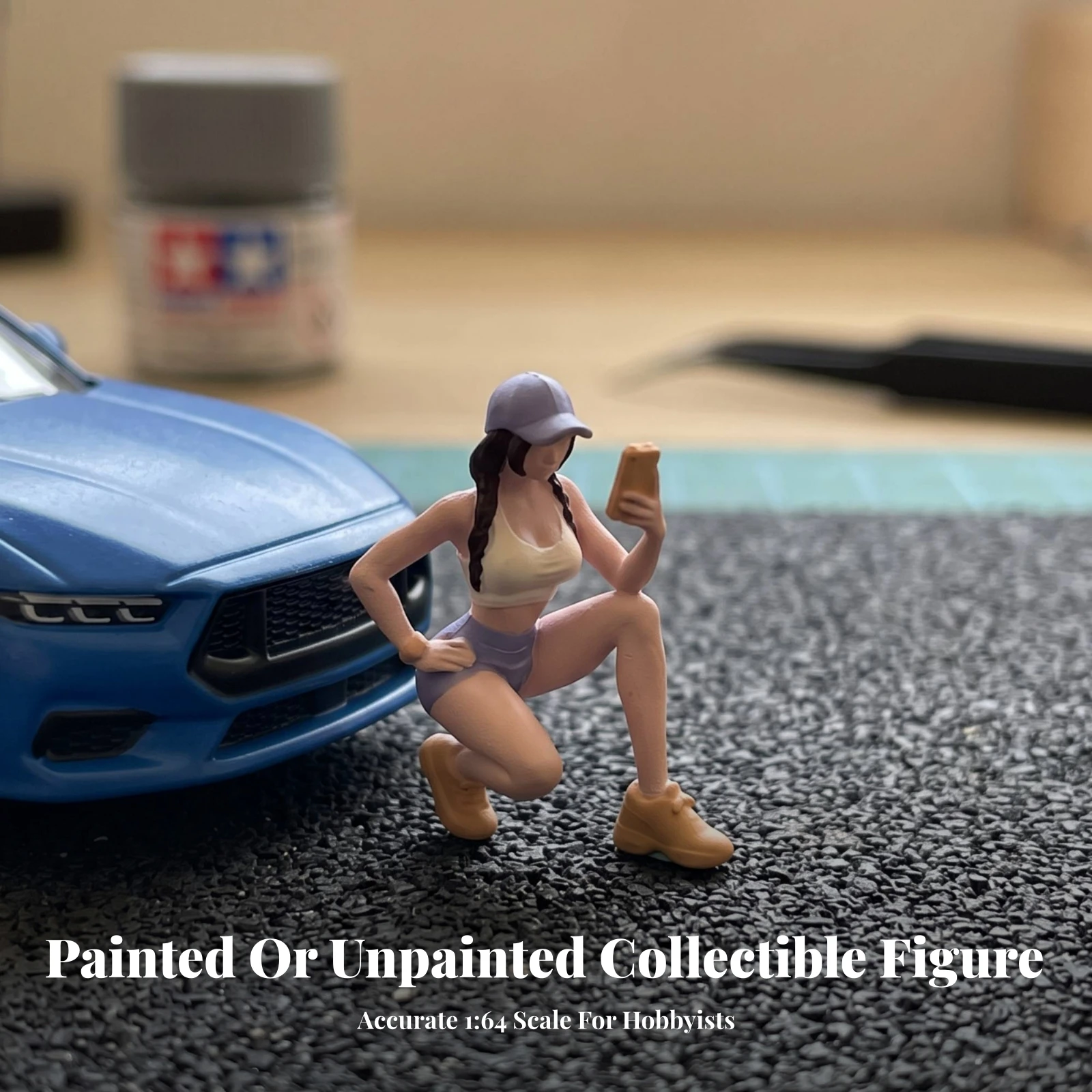 Crouching Figure with Mobile Device Static Pose Female Character Figure for Hobbyists, Model Scene, Sand Table