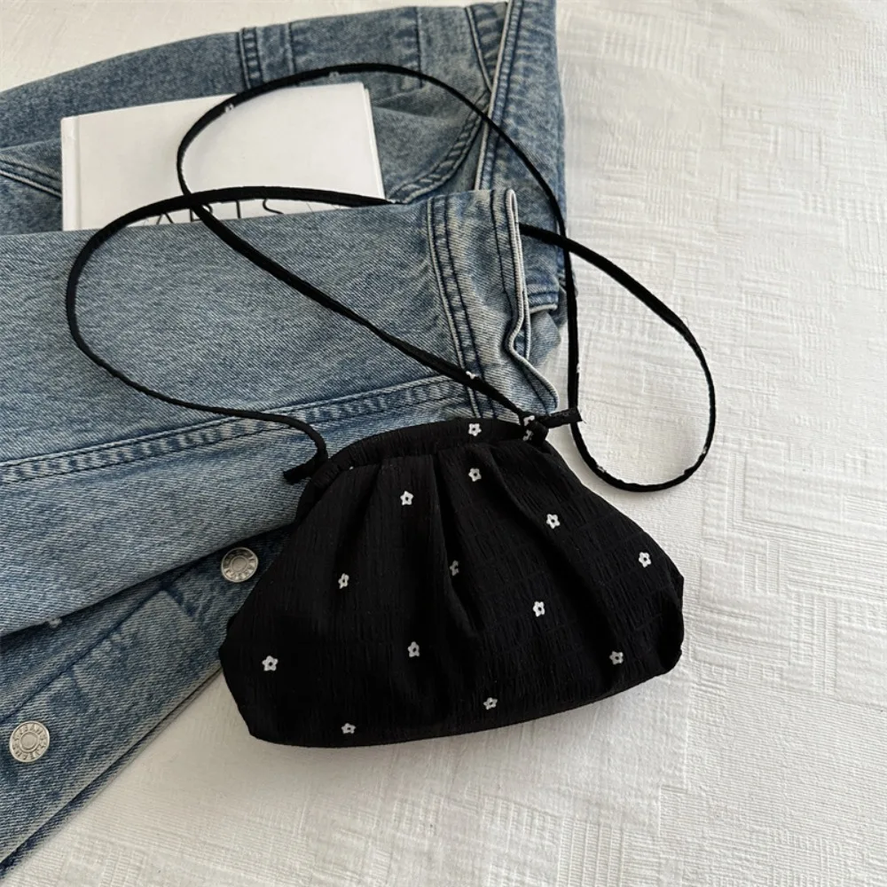 

Sweet Polyester Single Shoulder Bag Drawstring Flower Makeup Bag Korean Style Phone Bag Crossbody Bag Party
