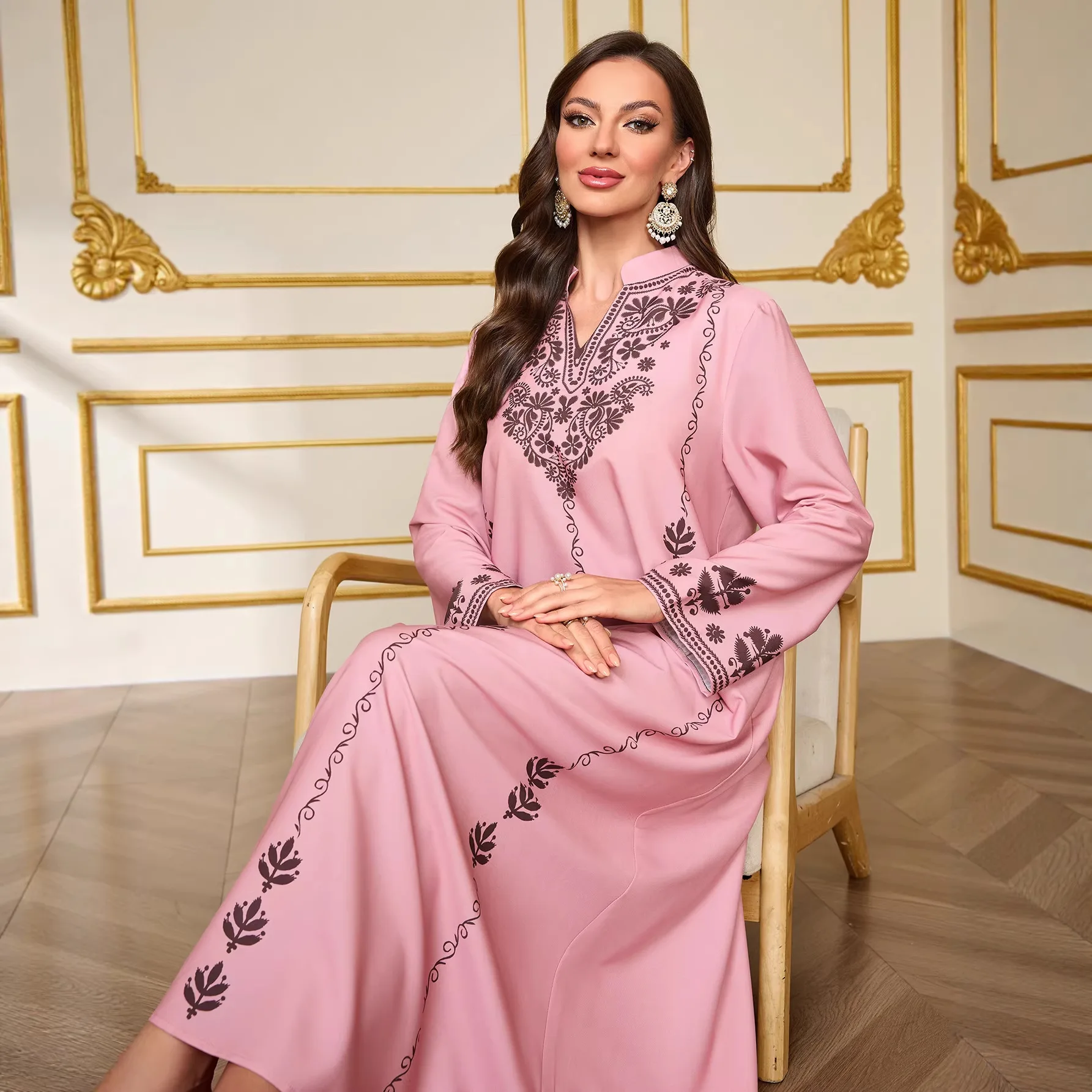 

Fashionable Muslim Women's Printed Robe New Dubai Arab Elegant V-neck Long Dress For Outerwear Dubai Luxury Islam Elegant