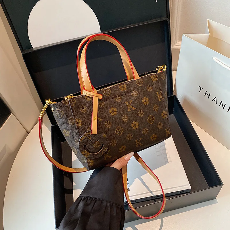 

​ ​ Новинка 2023 года, женская большая сумка в стиле ретро, сумка через плечо с цветными блоками, легкая водонепроницаемая сумка для повседневного использования ​