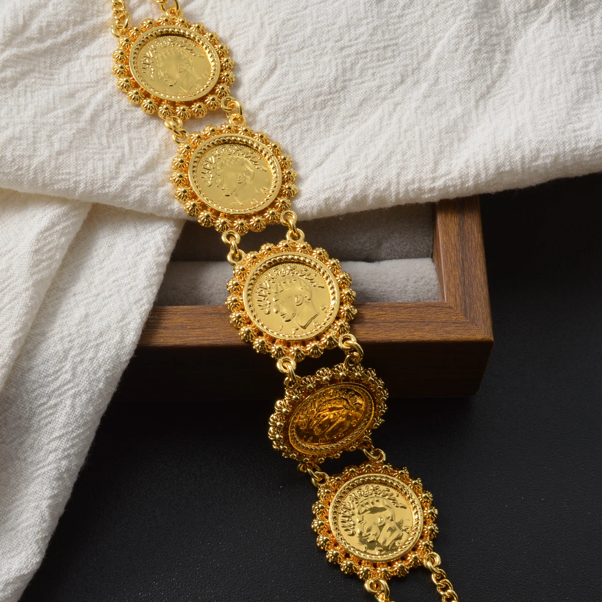 Vintage Türkisches Münzketten-Armband für Frauen 21K Vergoldet Arabischer Dirham Armreif Dubai Nahost Hochzeit Brautschmuck Geschenk – Detail 2