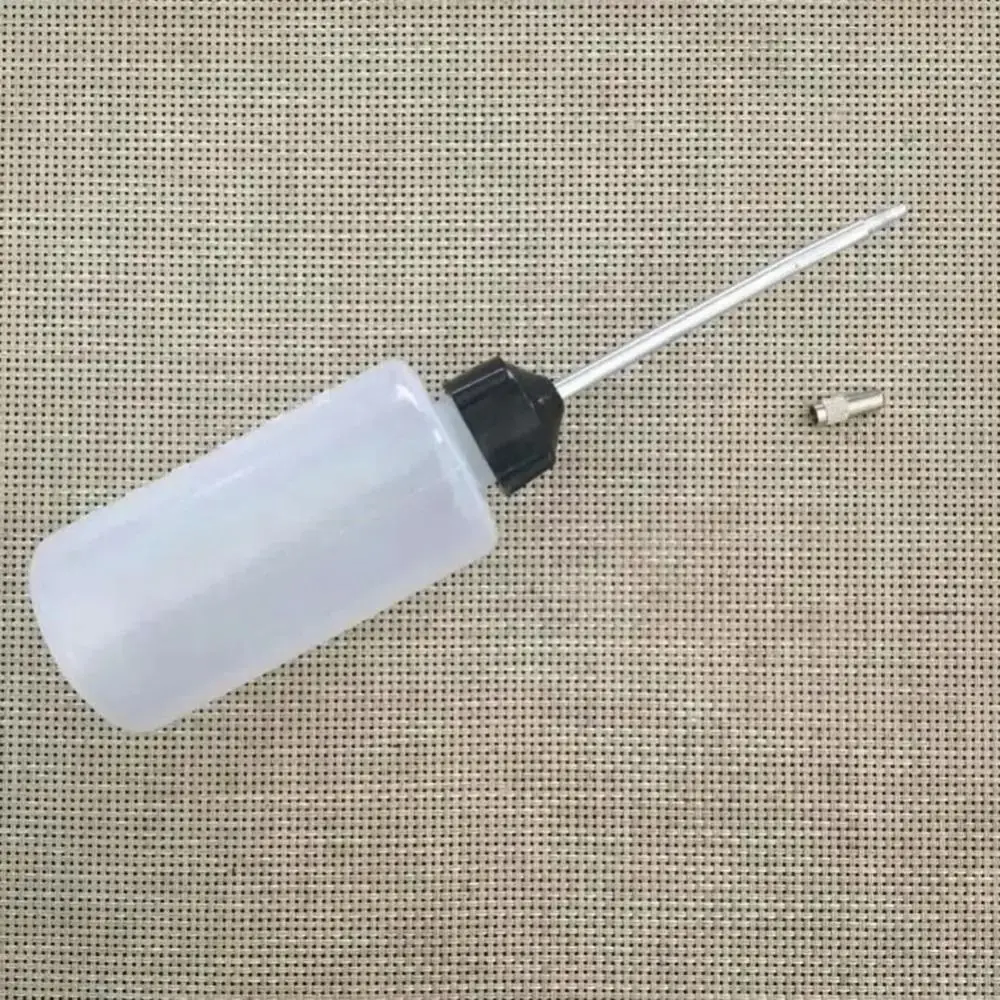 

1Pcs New Empty Oil Bottle Long Mouth Iron Head Refueling Spray Nozzle Oiler Bottle 120ml Plastic Machine Oiler Sewing Machine