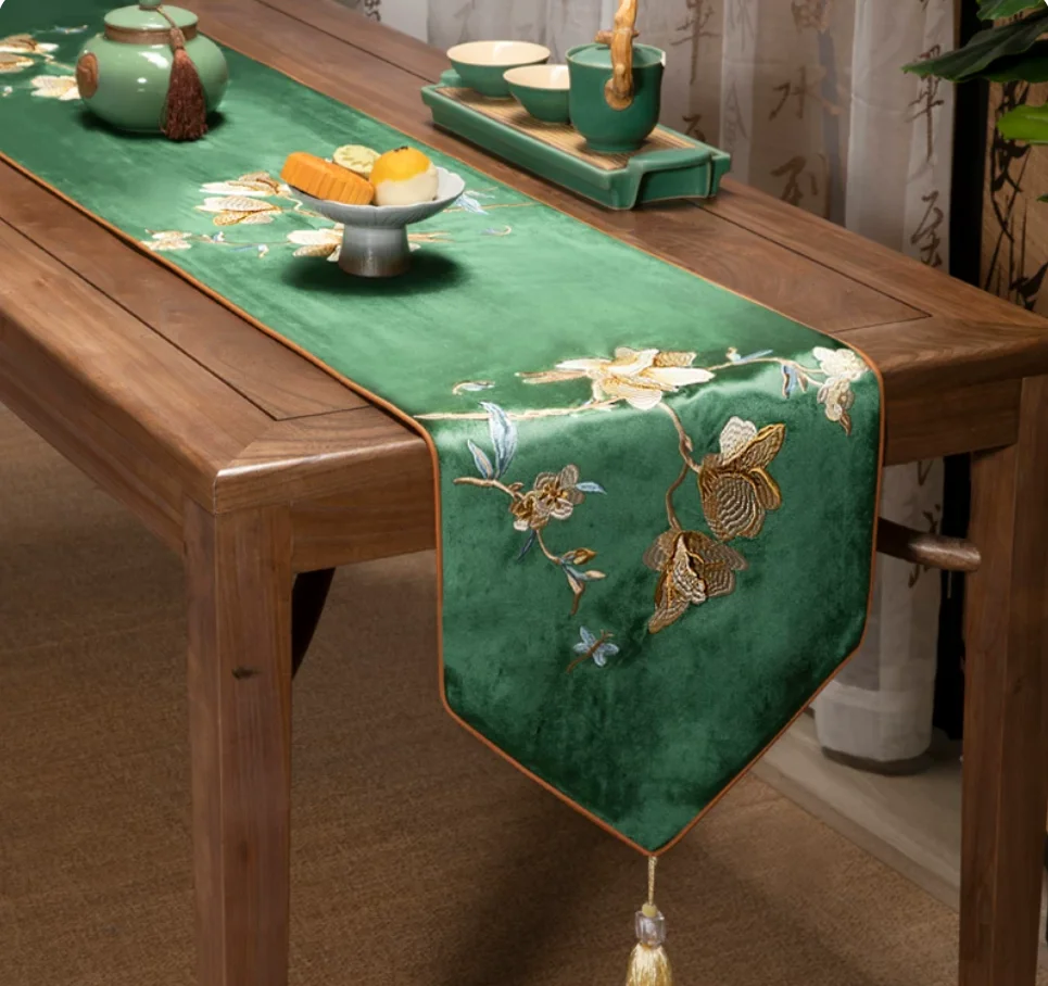 Chinese‑Style Velvet Table Runner, Light‑Luxury Dining Table Textile, Anti‑Slip Tea Table Mat,Dust‑proof Long Tea‑Table Cover