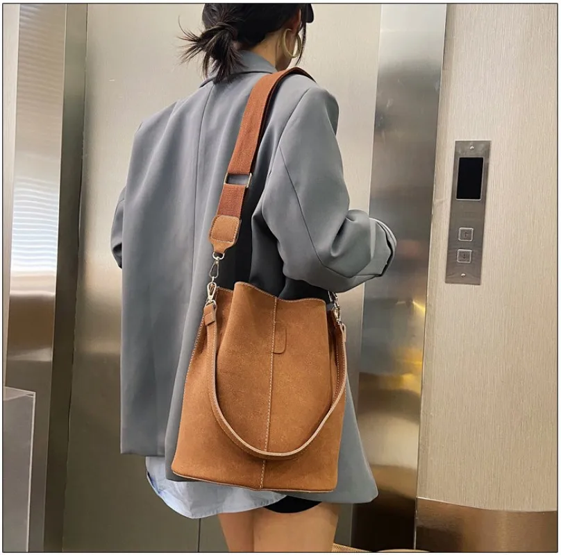 

Матовая кожаная сумка-ведро для женщин, замшевая модная сумка через плечо, большая вместительная сумка в стиле ретро, простая повседневная сумка-саквояж