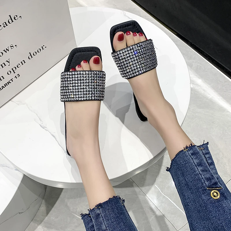 Sandal kristal berkilau desainer mewah sandal wanita hak datar luar ruangan sepatu musim panas bling sandalias sandal jepit glitter jari terbuka