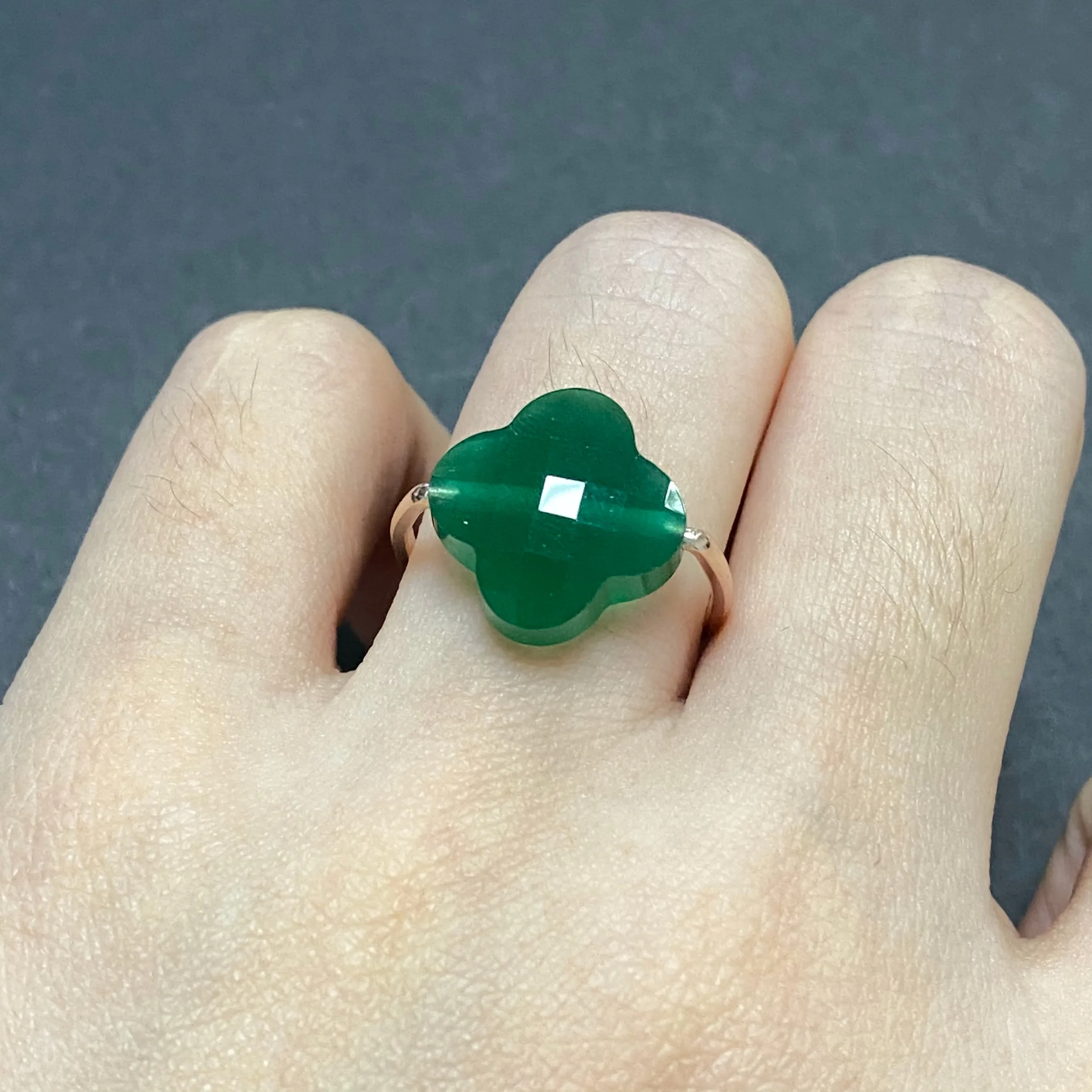 

Простое и щедрое кольцо с четырьмя листами клевера, конфетное сменное кольцо с камнем, вращающееся, супертонкое, для женщин, подарок