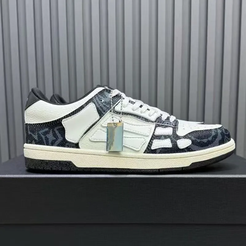 أحذية نسائية كاجوال من الجلد الطبيعي لربيع وخريف 2025 أحذية رياضية مسطحة جديدة للنساء أحذية فردية متعددة الاستخدامات للرجال