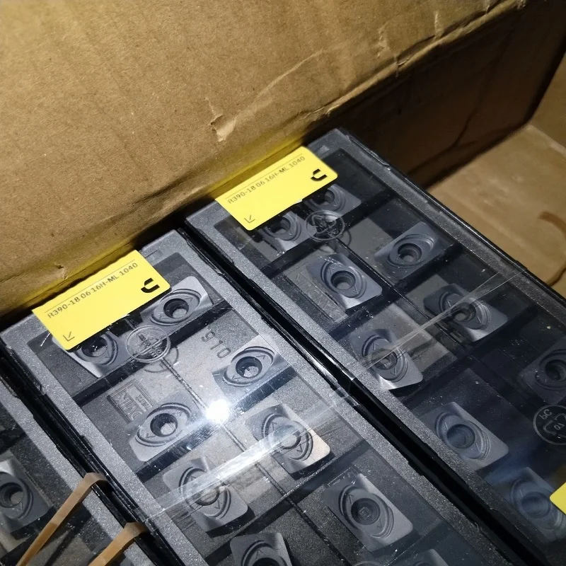 

Hard alloy cutting blades R390-180616H-ML 1040