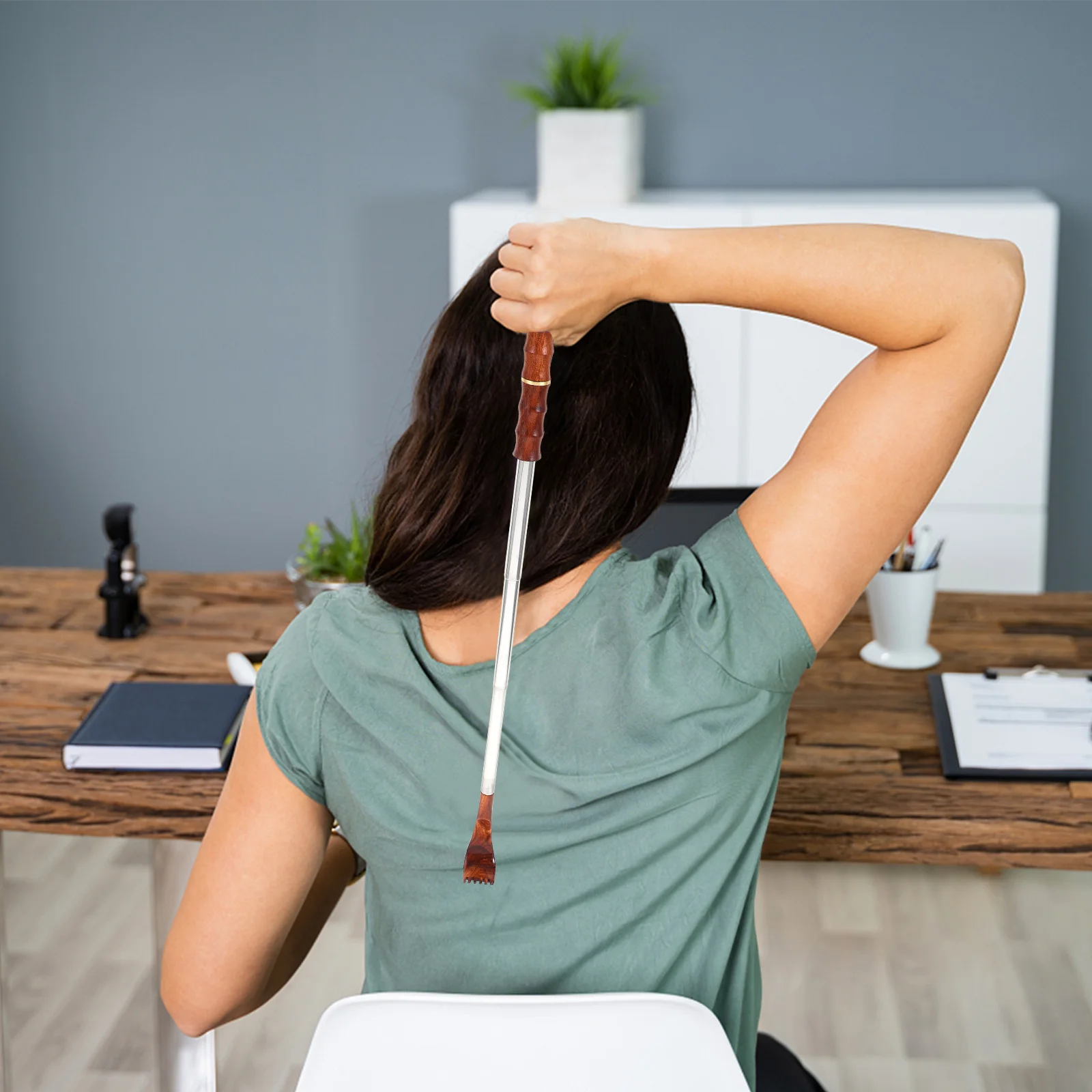 

Back Scratcher Extendable Metal Wood Handle Portable Long Back Massager Tool Practical Body Scratching Relief Device For