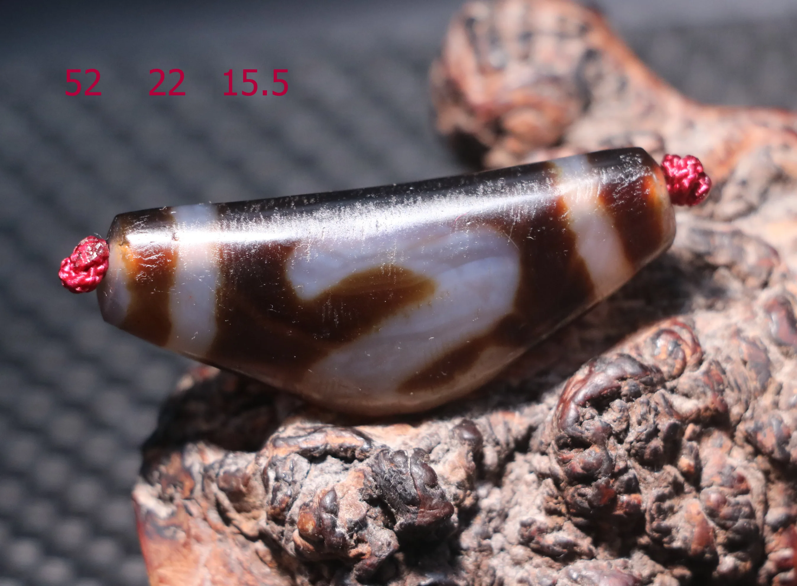 

CONGXINZAI1005009037751106 Мощность Тибетский старый агат в форме рога S Крючок для денег Богатый тотем дзи Подвеска из бисера Амулет Ювелирные изделия Драгоценный камень