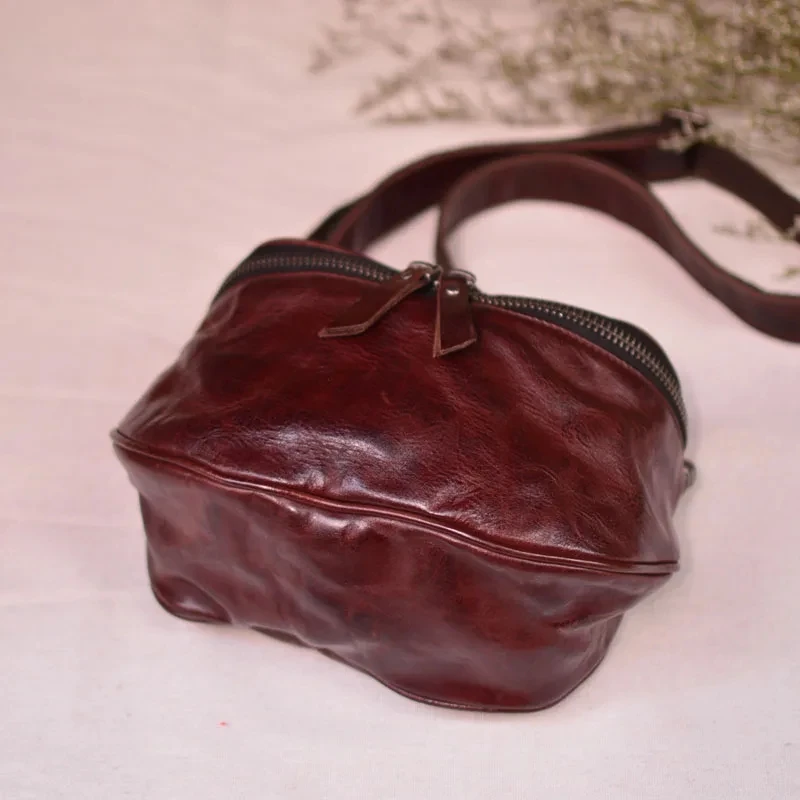 

AETOO Leather crossbody bag men's small body bag plant tanned head layer cowhide shoulder bag casual trend small backpack simpl