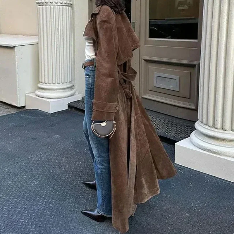 2025 New Lady High Street Trendy Capispalla Casual Doppio Petto Giacca in pelle scamosciata Donna Temperamento vintage Lace Up Risvolto Cappotto lungo