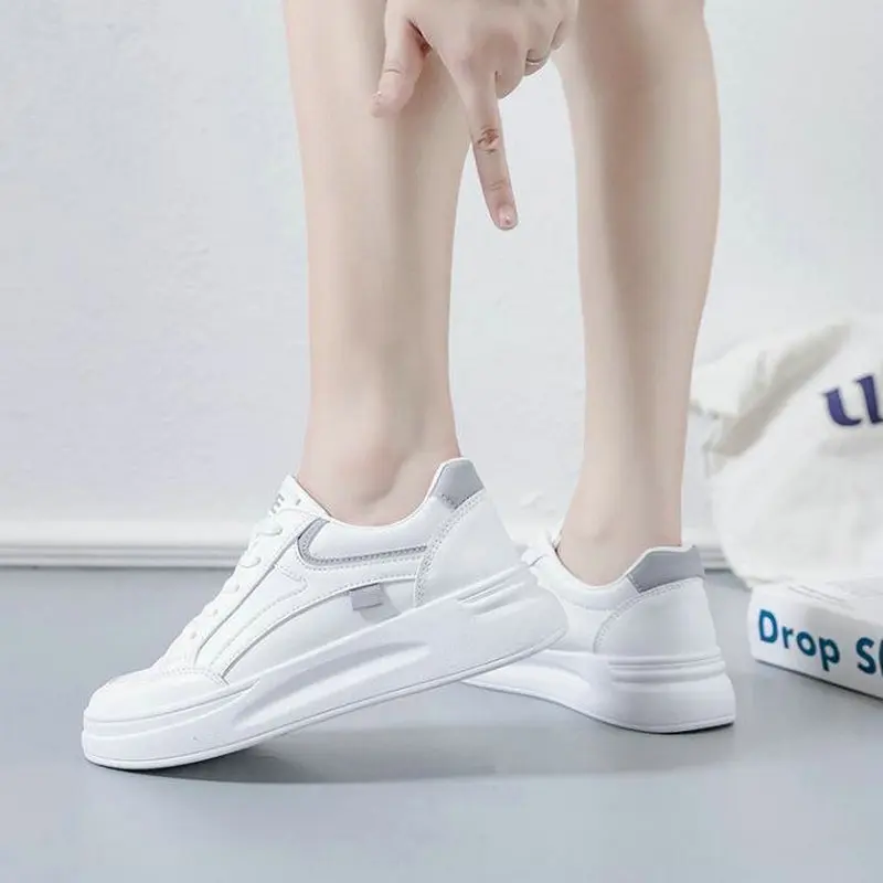 Spring and Autumn Lace Up Leather Women Sneakers Breathable Running Shoes Women\'s Casual Flats Shoes Slip-on White Walking Shoes