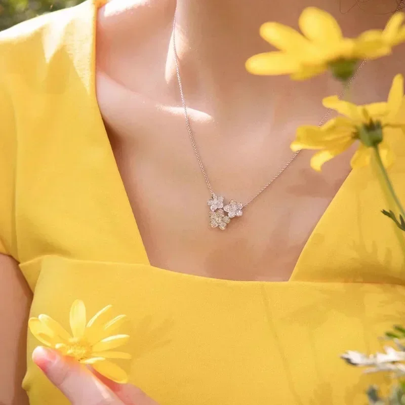 Elegant Flower Necklace for Women 2026 Exquisite Countryside Pendant Fashionable Daily Jewelry Accessory Ladies