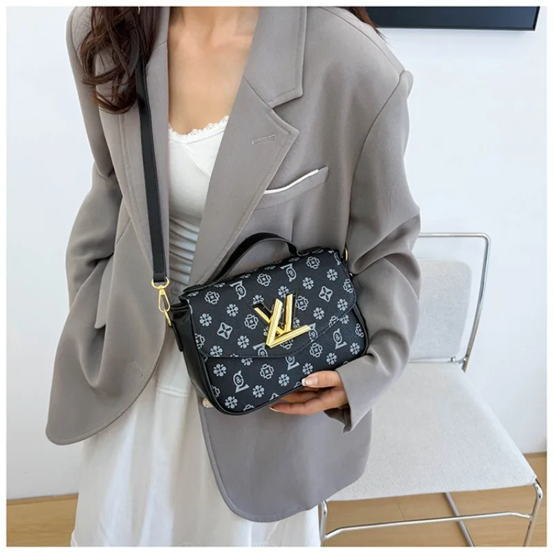 ‌ กระเป๋าทรงสี่เหลี่ยมสีสันตัดกัน ฤดูใบไม้ร่วง 2025 - กระเป๋าสะพายไหล่/สะพายข้างสำหรับผู้หญิง, สายโซ่สไตล์วินเทจ, หนัง PU หรูหรา, ใช้ได้ทั้งกลางวันและกลางคืน